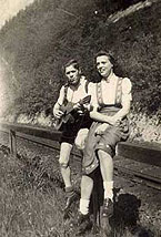Karl Gilles und Gertrud Khlem am 16 Mai 1943 auf dem Weg von Rnderroth nach Engelskirchen